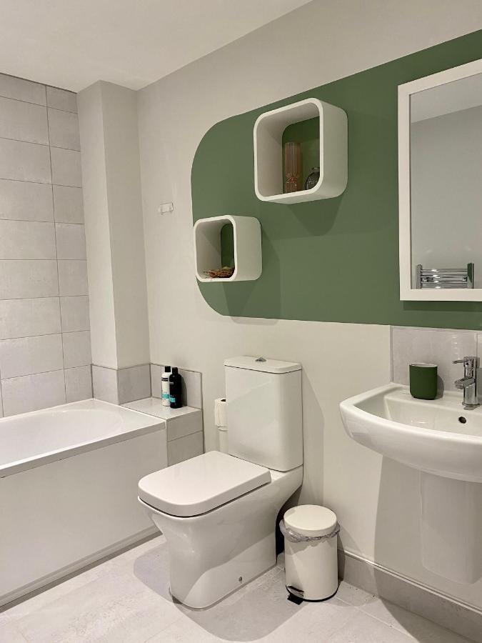 Modern Apartment In Central Quiet York With Free Parking - Contemporary New Building Eksteriør bilde